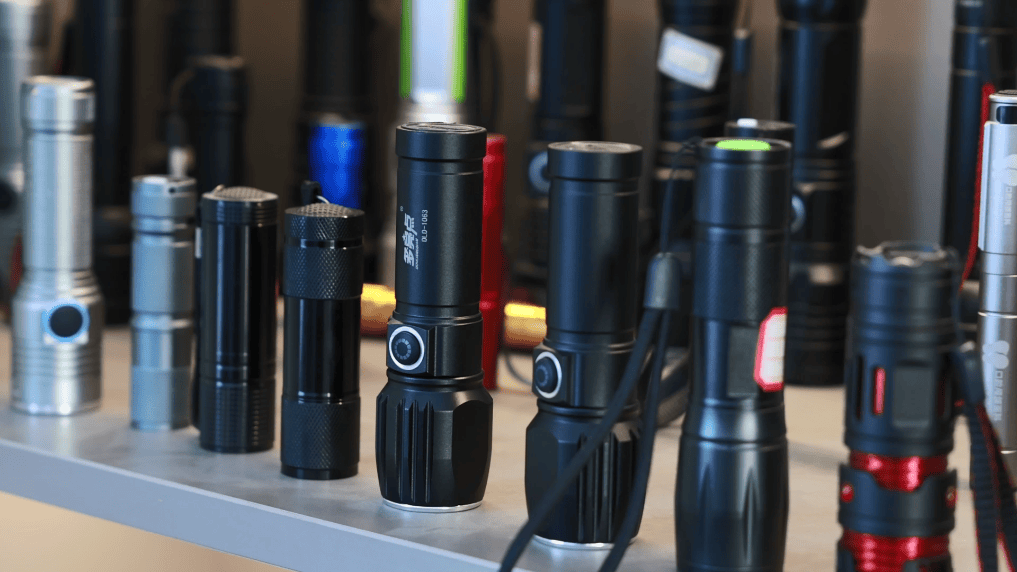 出血路！这个宁波小镇靠手电筒年捞80亿冰球突破豪华版手机版“死亡”行业里杀(图6)